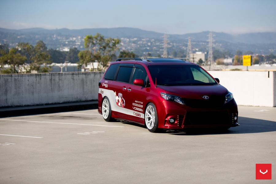  Toyota Sienna by Vossen on Vossen Wheels (VFS6) 2017 года  (фото 30 из 31)